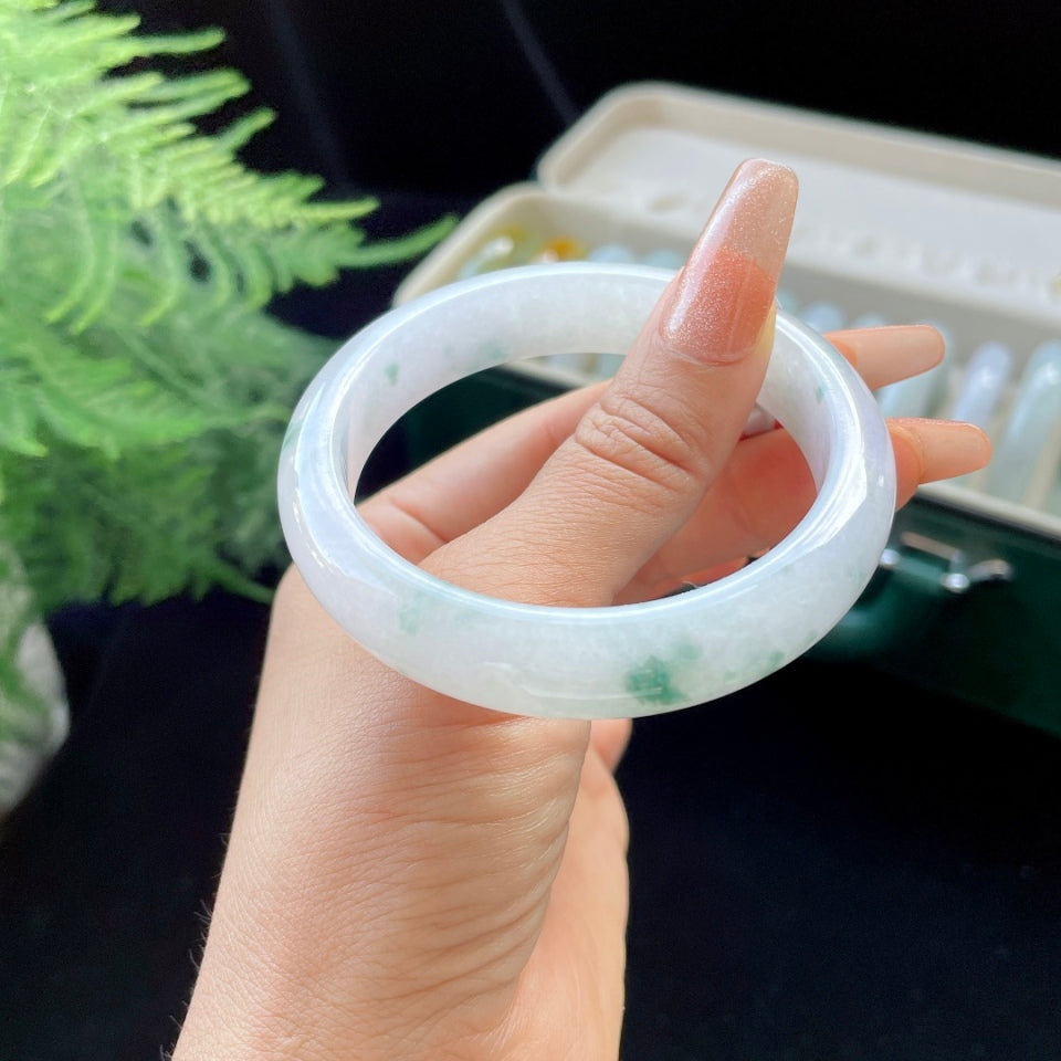 糯冰种春底飘花正圈翡翠手镯（56mm）（yc019404）