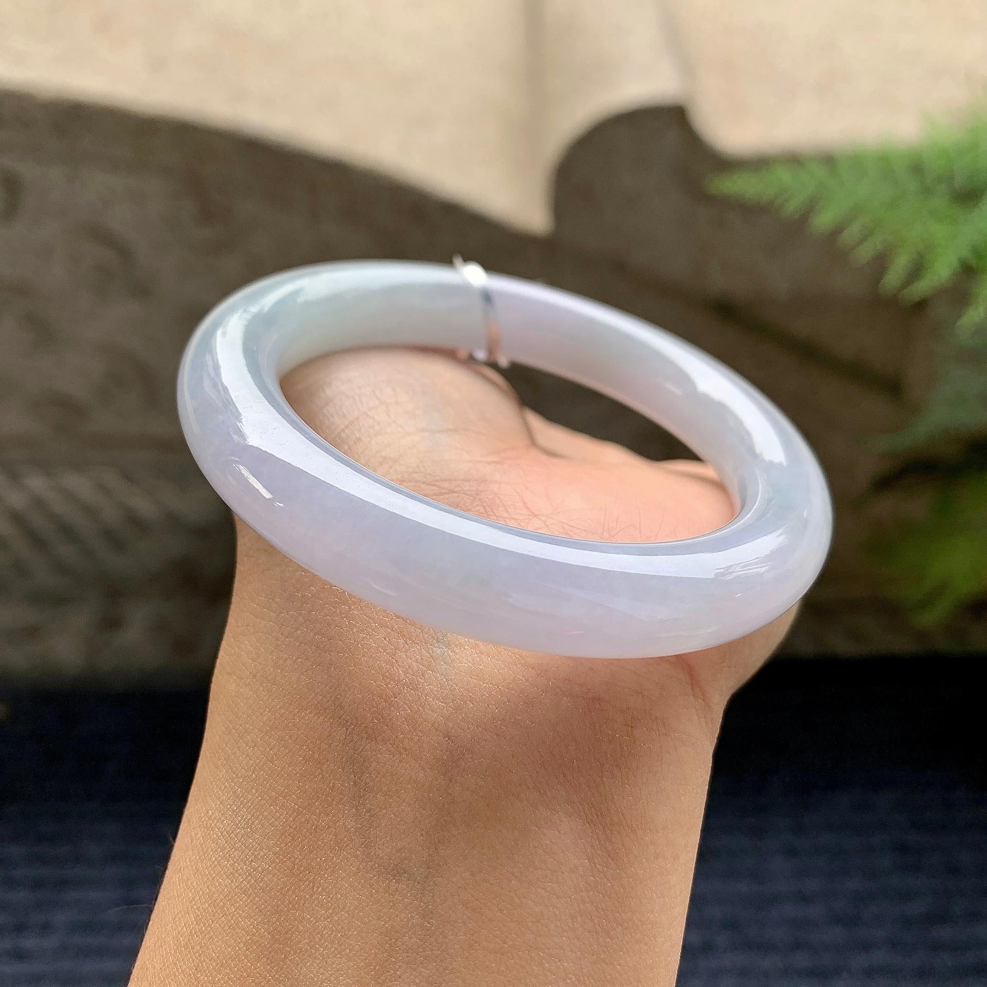 糯冰种淡春彩圆条手镯（53.4mm）（yc281536）