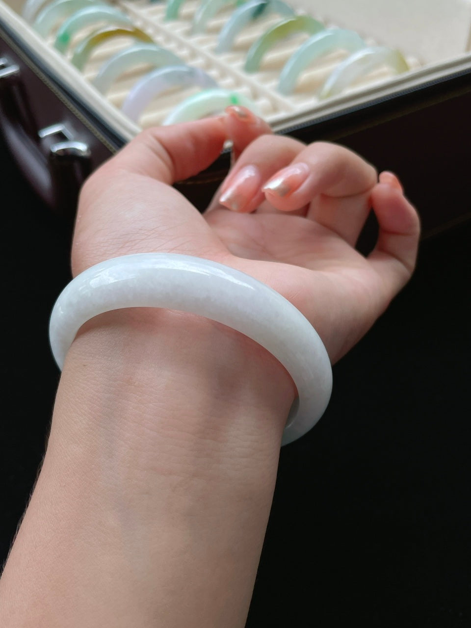 糯冰白底青正圈翡翠手镯（57.7mm）（yc016959）