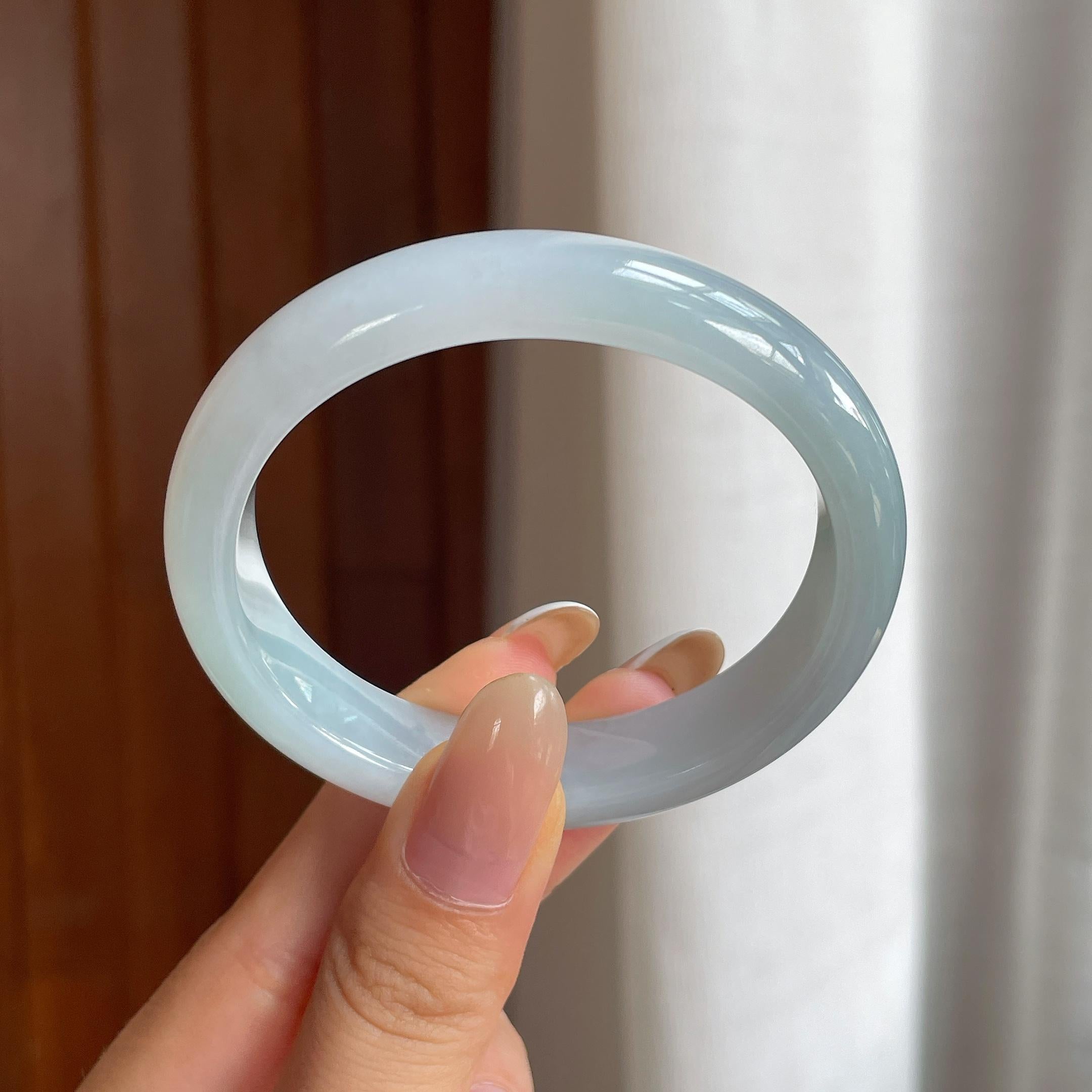 糯冰蓝晴翡翠贵妃镯（53.7mm)（yc424281）