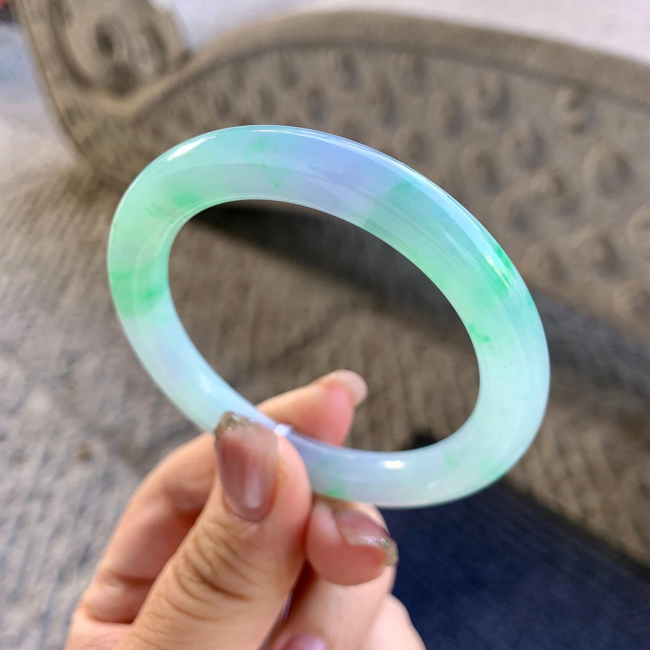 糯冰种春彩圆条手镯（50.7mm）（yc290976）