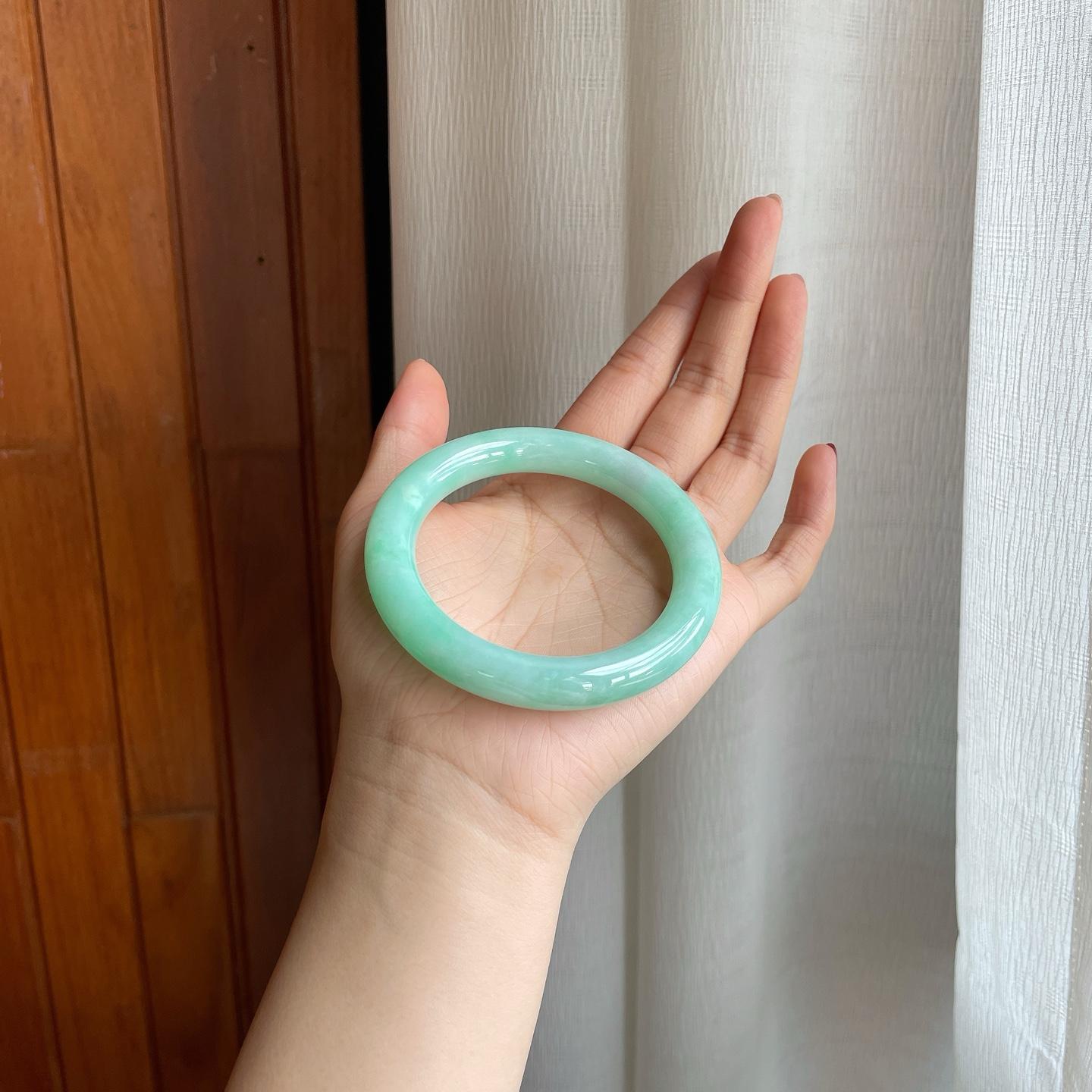 糯冰果绿翡翠圆条手镯（57mm）（yc296425）