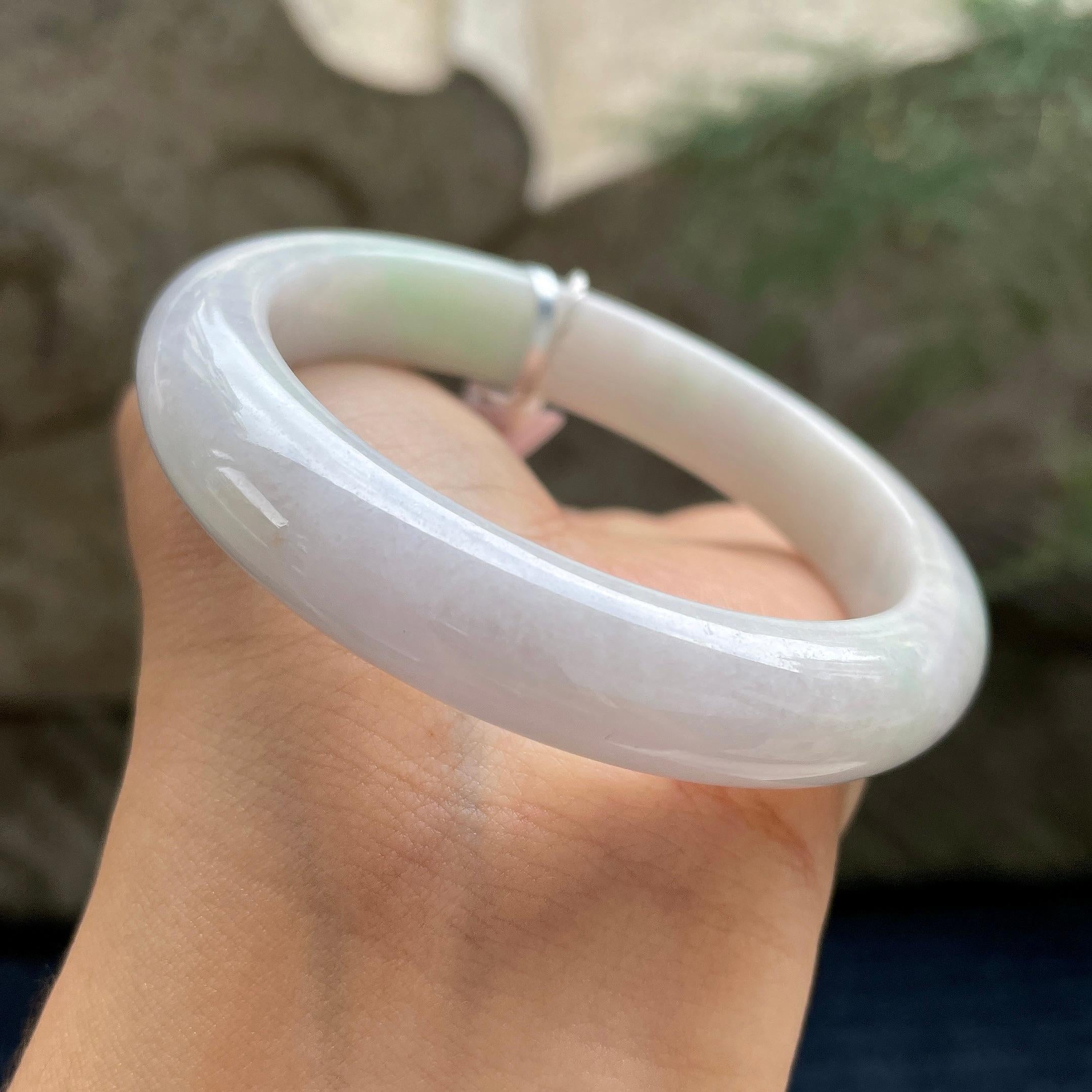 细糯种飘绿花正圈平安镯56.7圈        天然缅甸A货翡翠（yc423796）