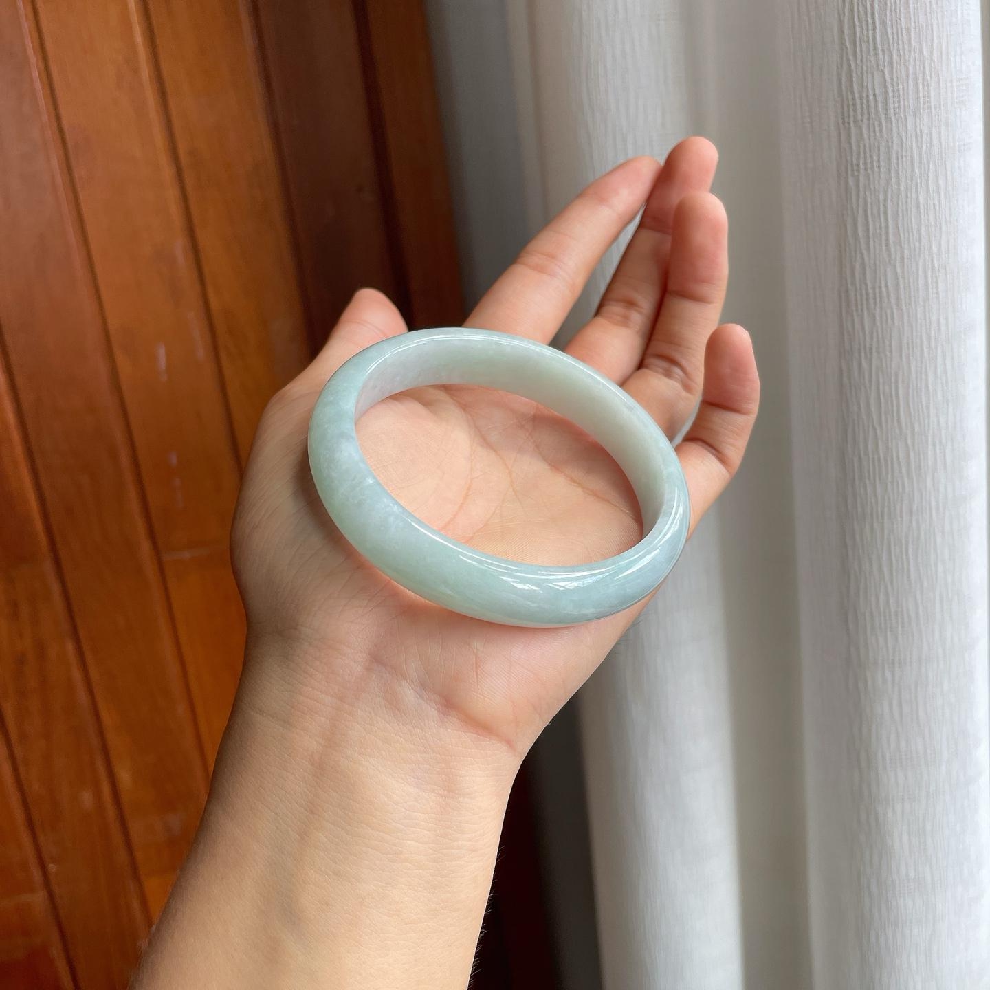 糯冰淡底色翡翠平安镯（62mm）（yc215244）