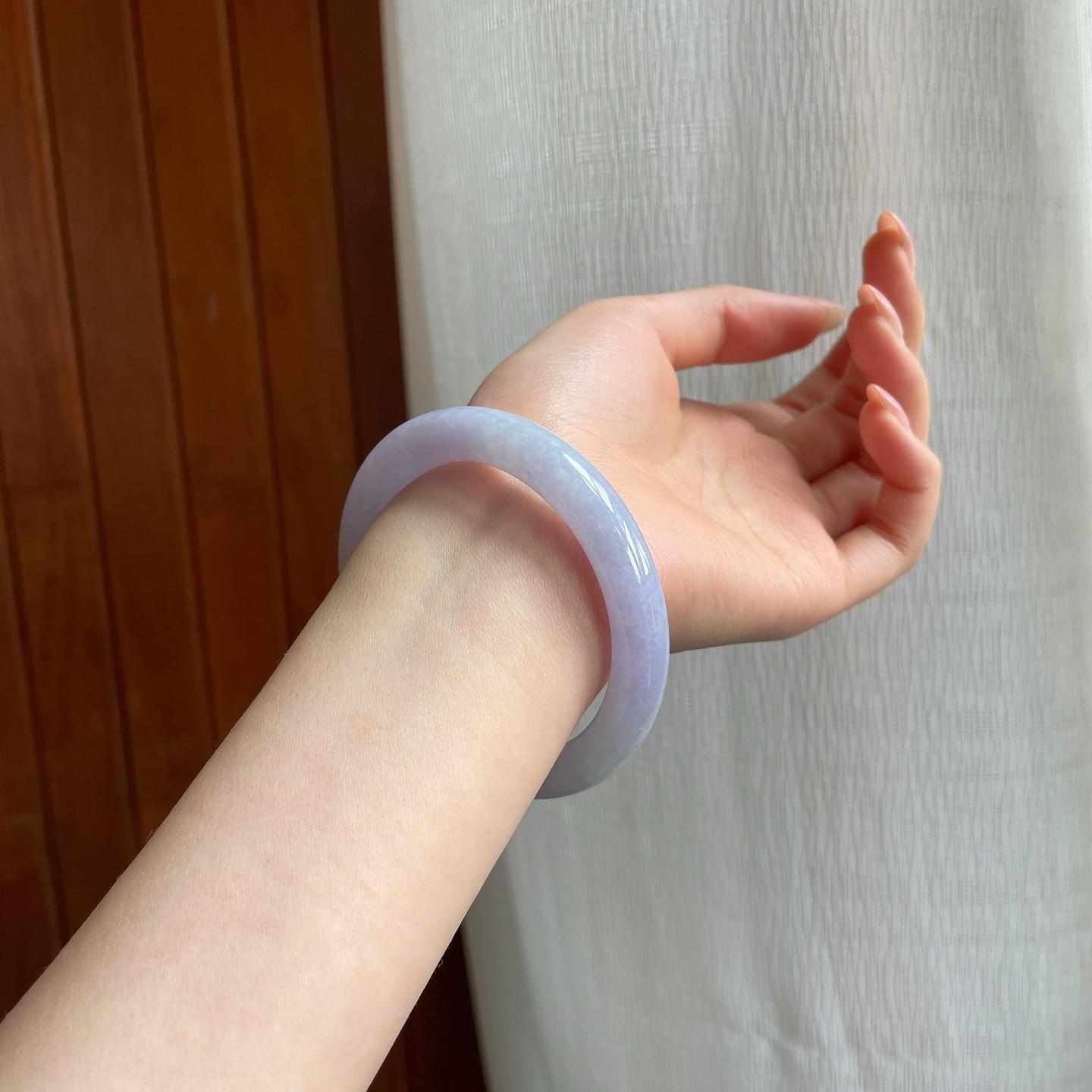 糯冰春带彩翡翠圆条手镯（54mm)（yc345456）