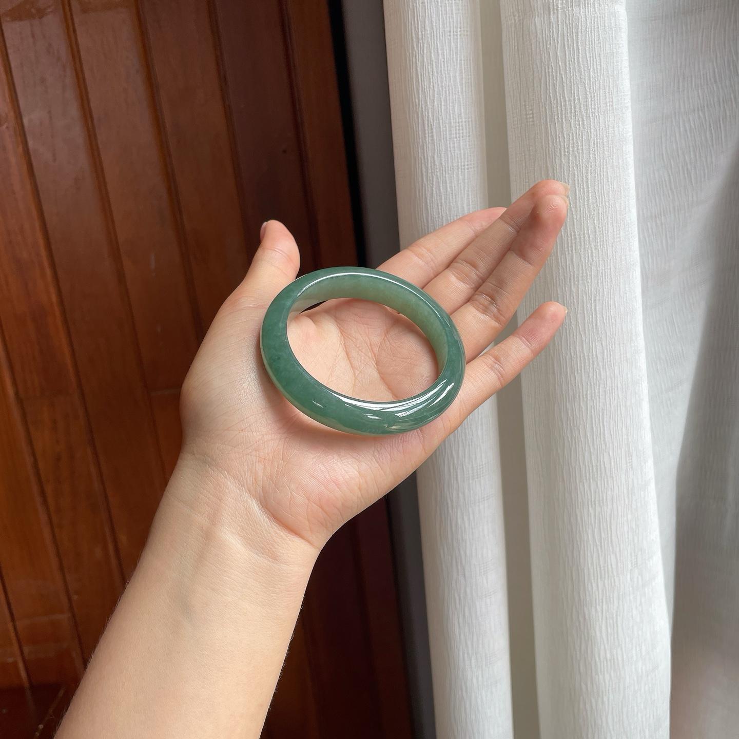 糯冰湖水绿翡翠平安镯（55.6mm）（yc400217）