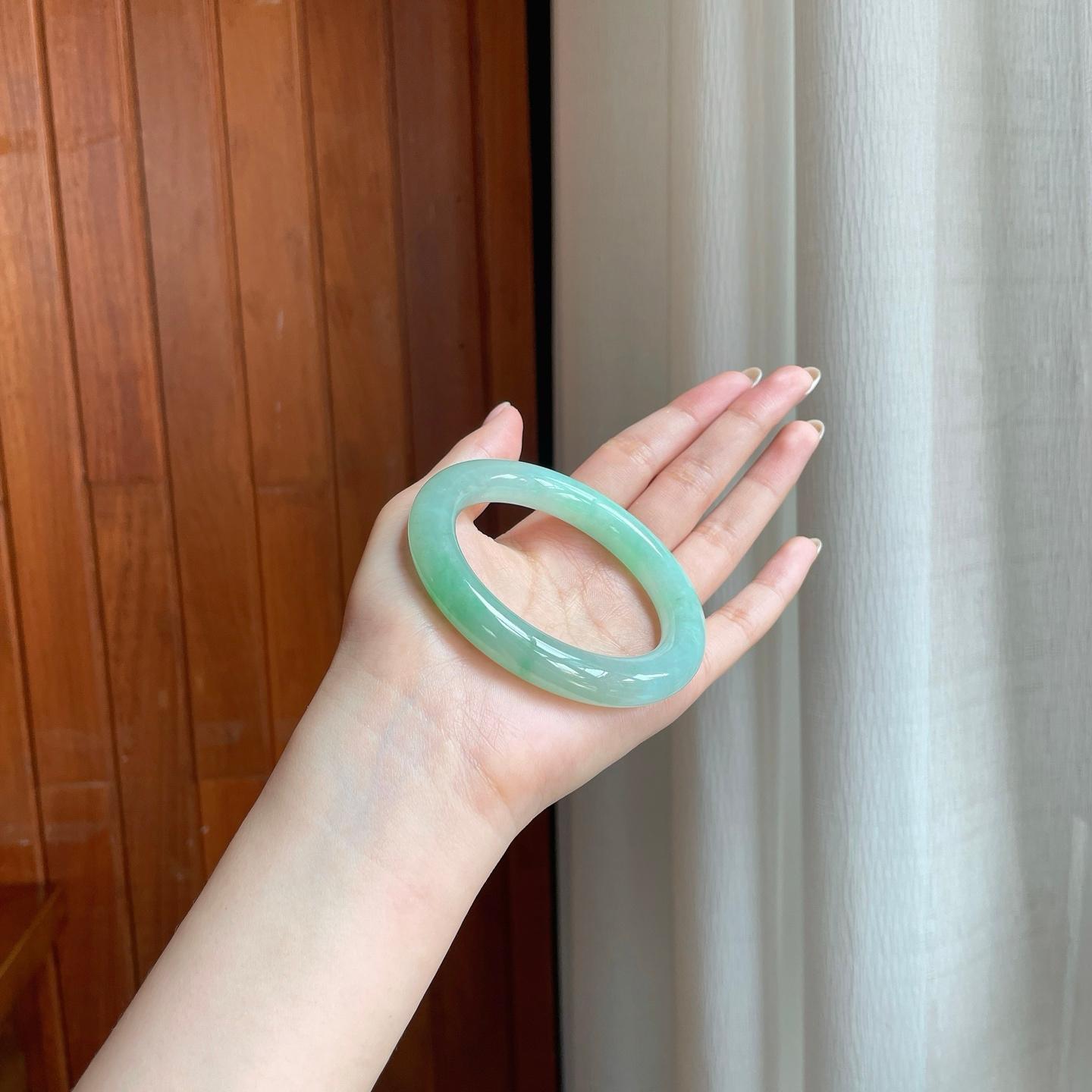 糯冰带色翡翠圆条手镯(55mm)（yc374177）