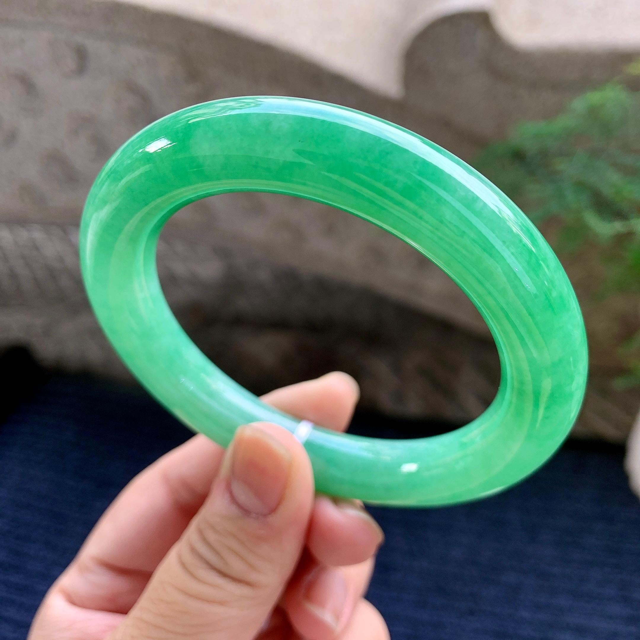 细糯种翠绿圆条手镯（58.2mm）（yc264521）