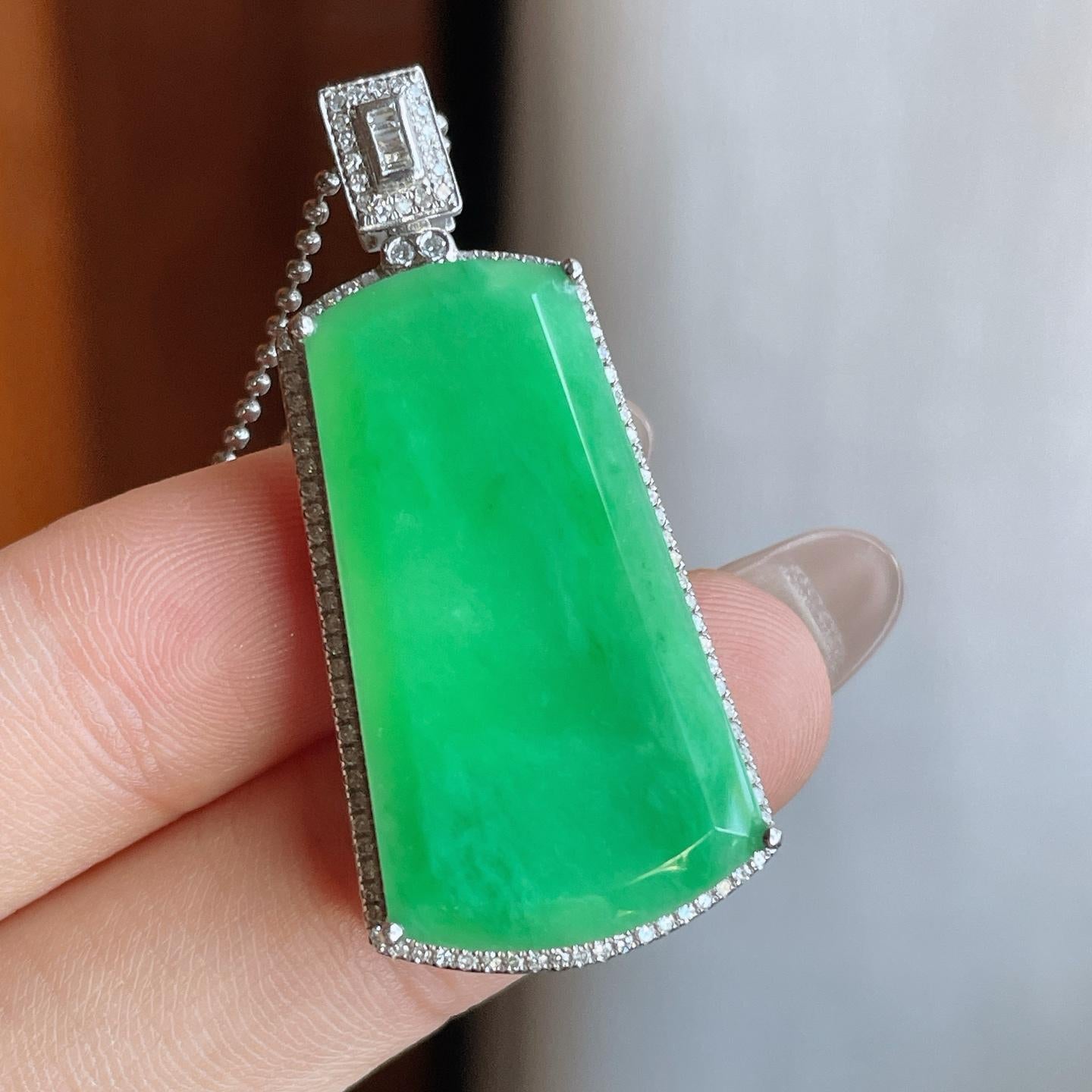 18k金镶糯冰满绿翡翠无事牌（yc242744）