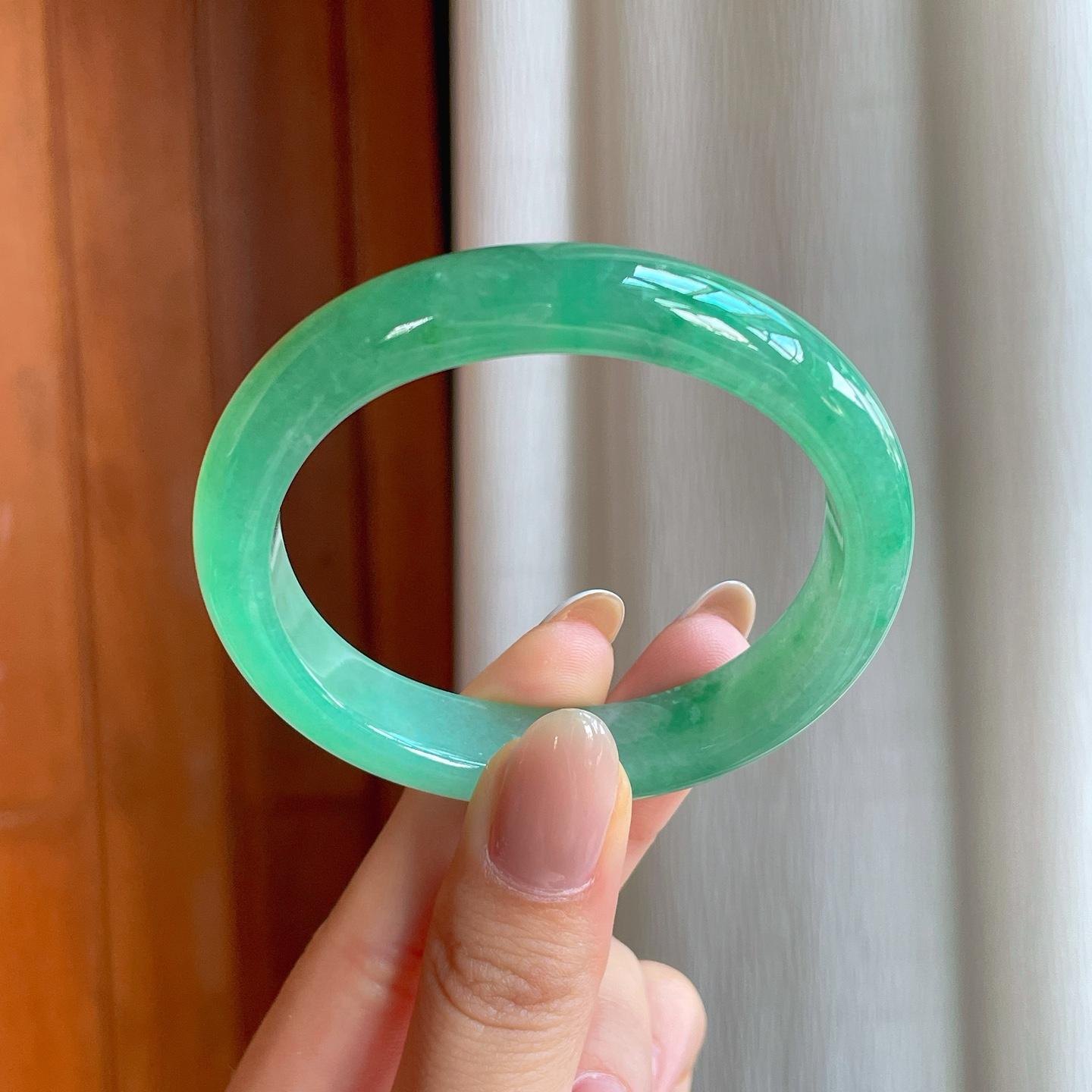 冰种满绿翡翠贵妃镯（54mm)（yc370381）
