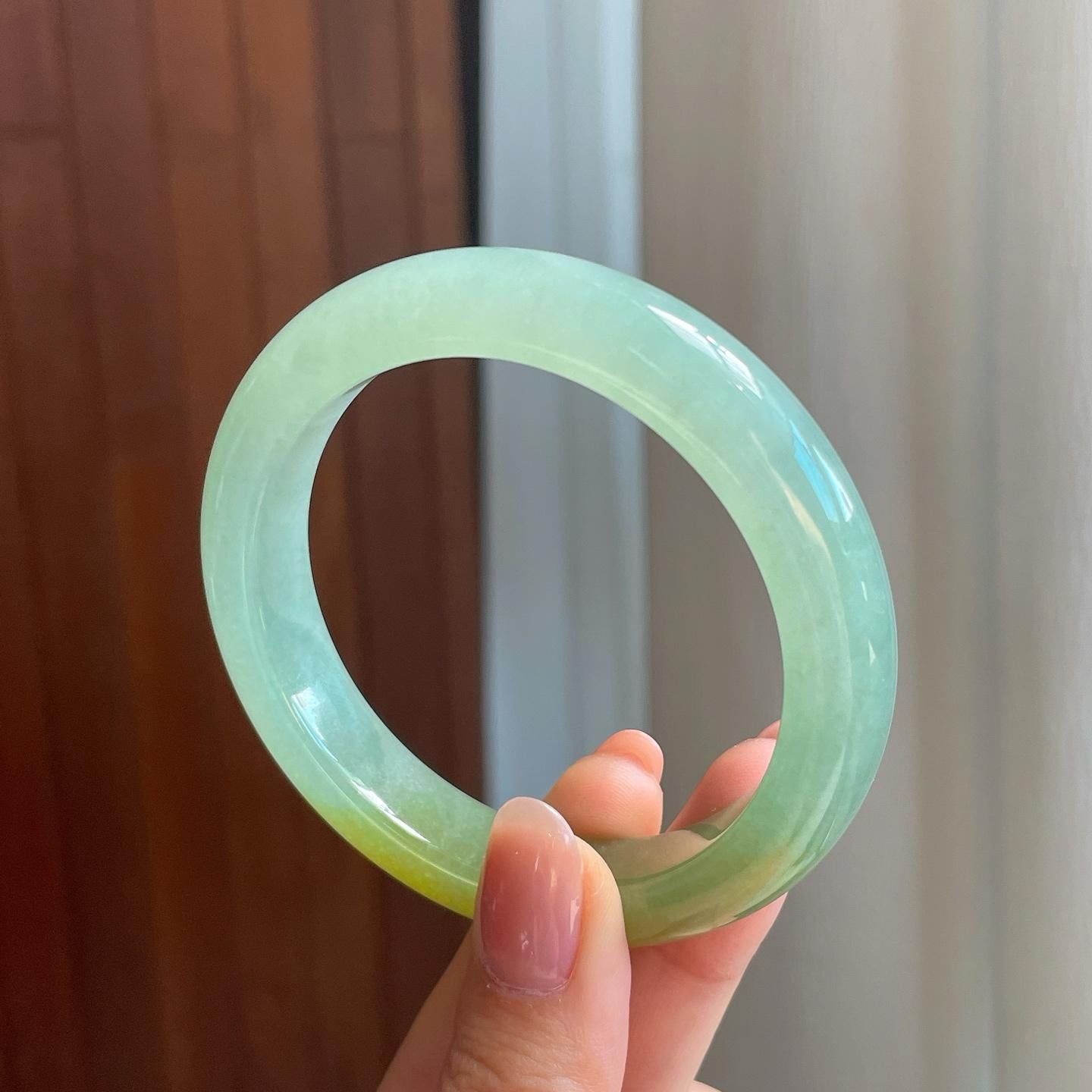 冰种晴底带黄翡翡翠平安镯（55.7mm)（yc329492）