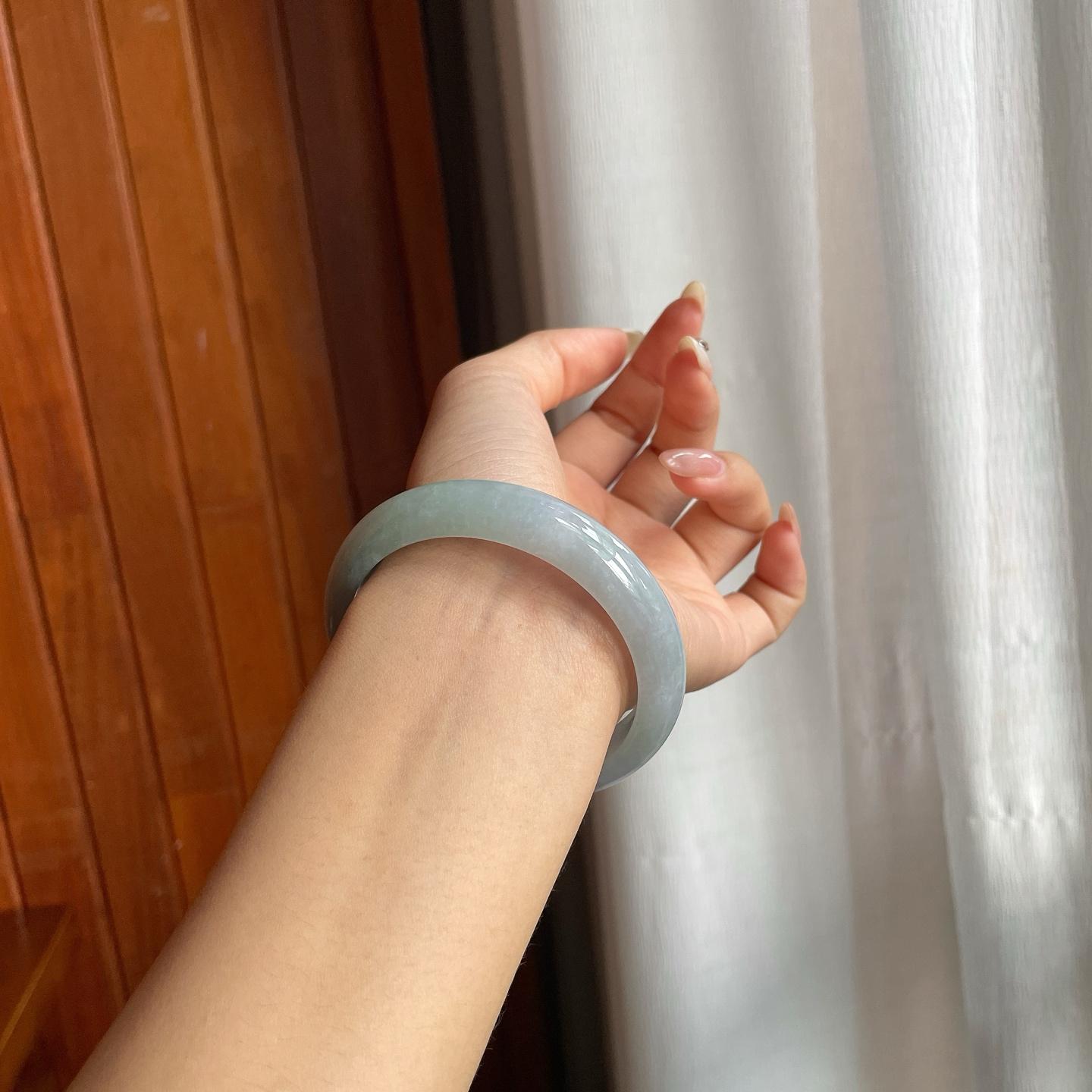 细糯种带底色翡翠平安镯（56.6mm）（yc220246）