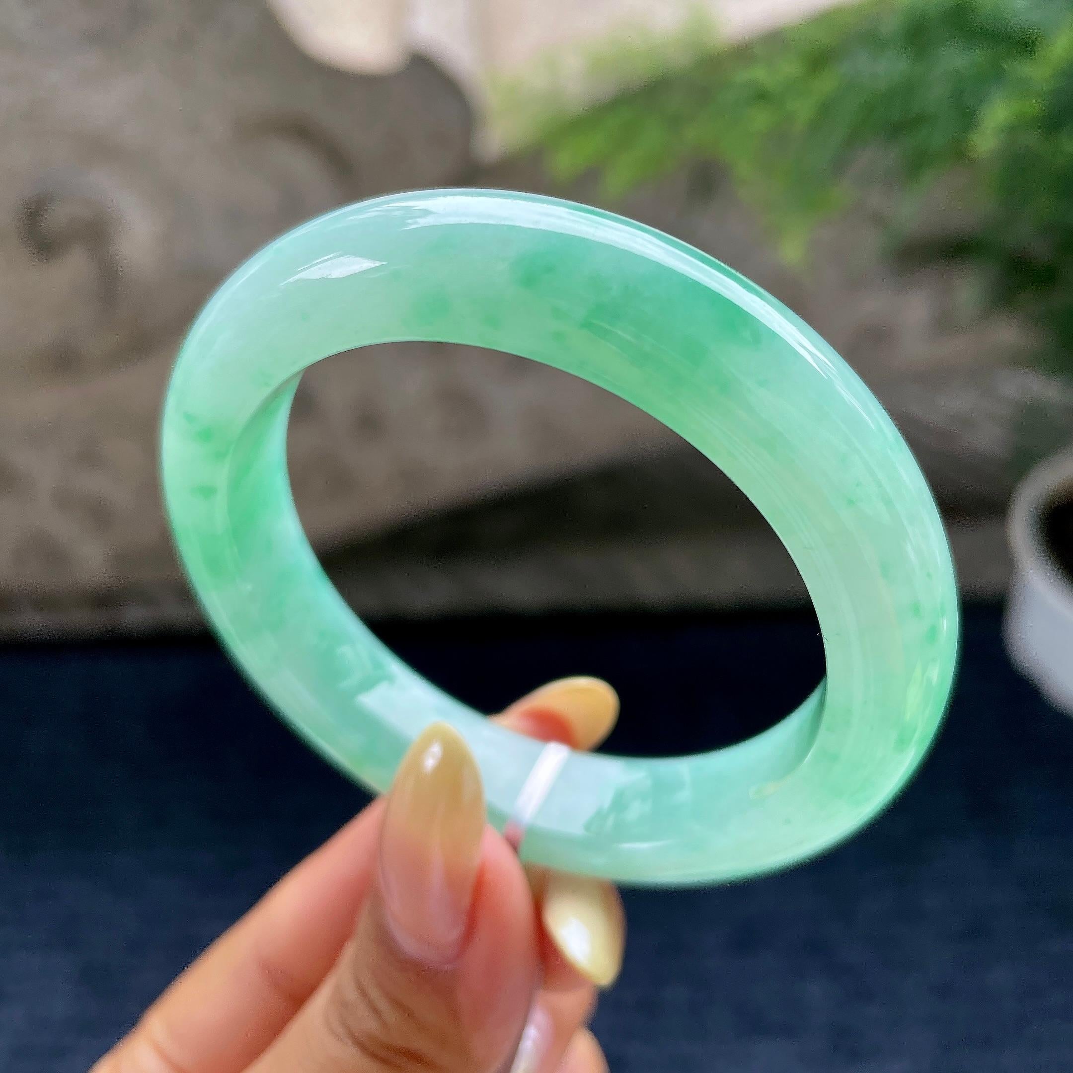 小圈口 细糯种晴底飘绿花正圈平安镯53.8圈 天然缅甸A货翡翠（yc489317）