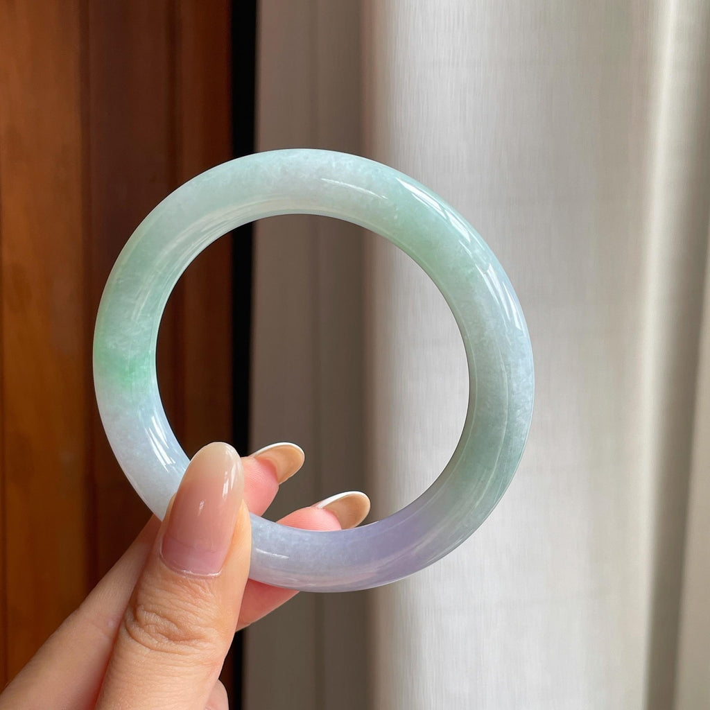 糯冰春带彩翡翠圆条手镯56圈（yc426642）