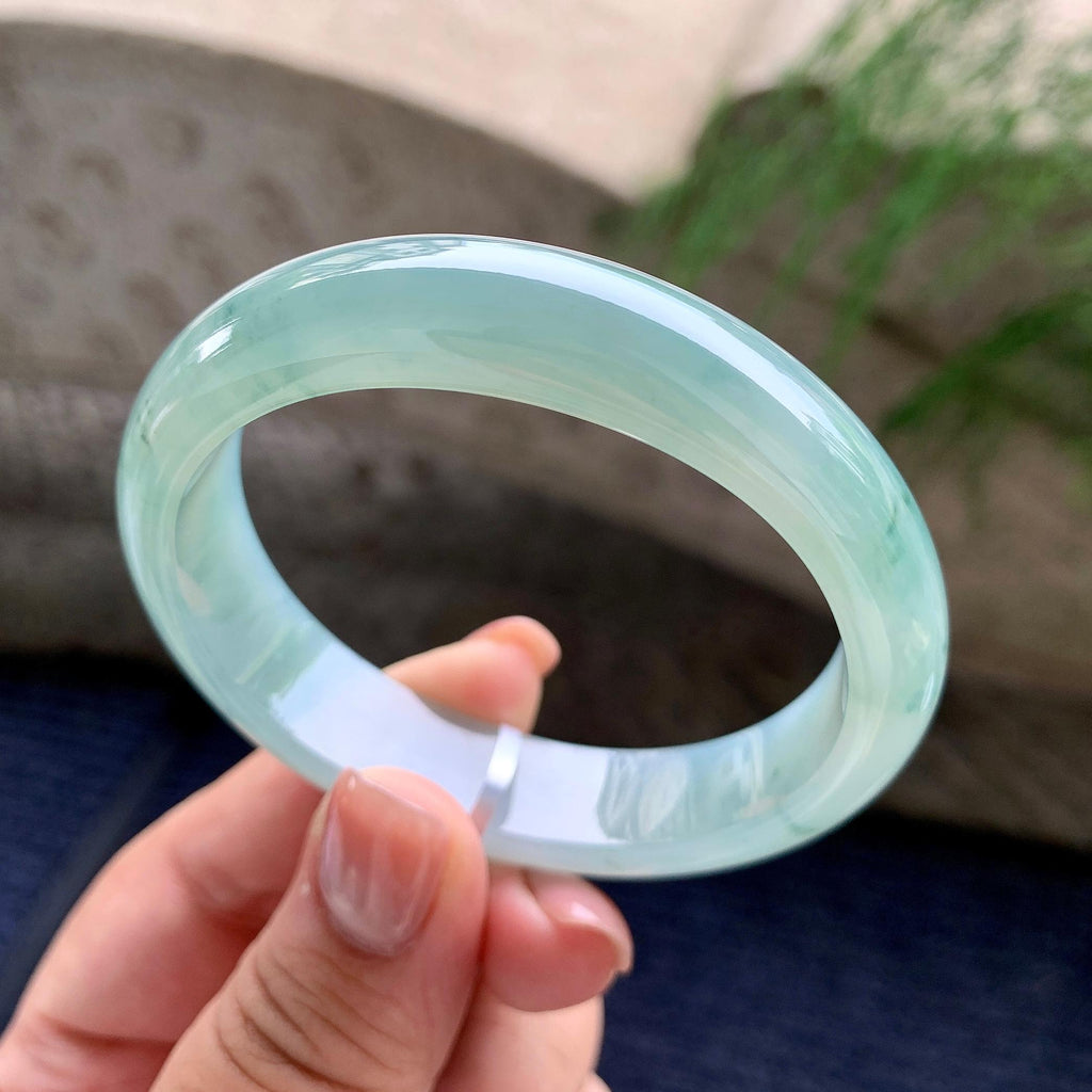 糯冰种蓝底飘蓝花贵妃手镯 54.6圈口 天然缅甸A货翡翠（yc481968）