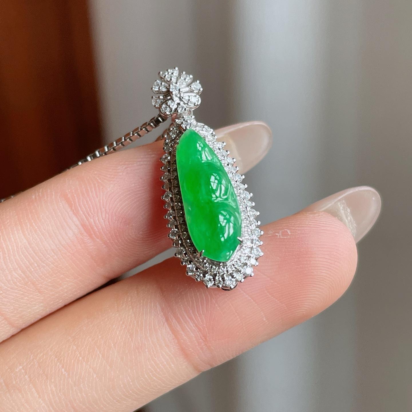 18k金镶糯冰满绿翡翠豆子（yc239604）