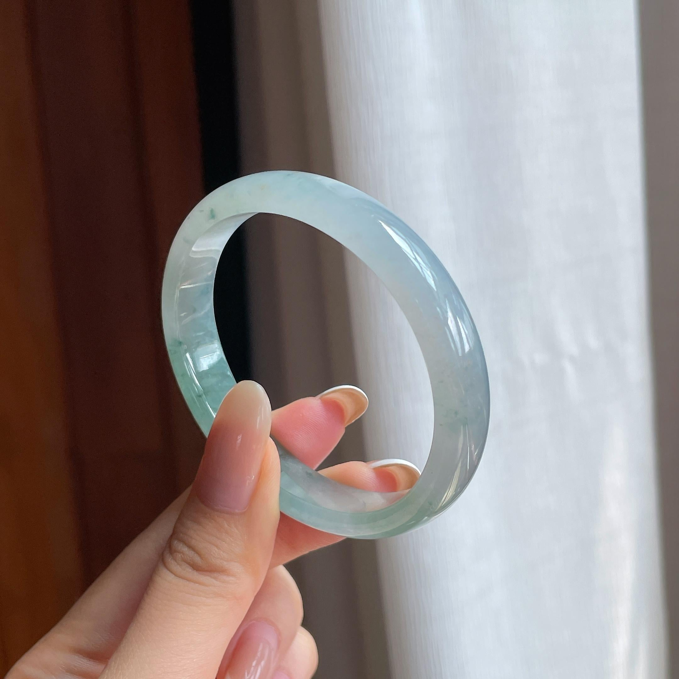 糯冰带色翡翠贵妃镯（56.6mm)（yc411303）