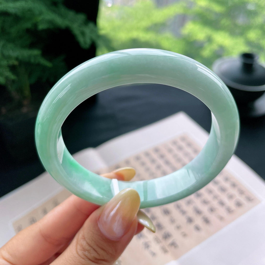 大圈口 细糯种飘绿正圈平安镯60.1圈 天然缅甸A货翡翠（yc473053）