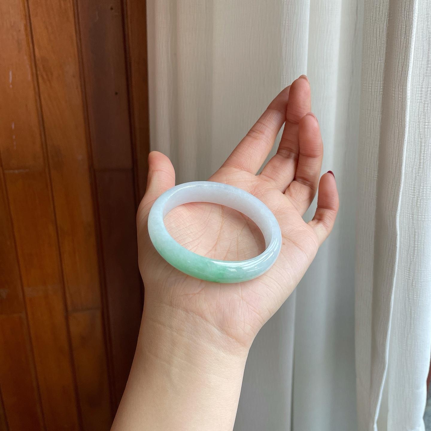糯冰飘花翡翠贵妃镯（54mm）（yc302153）
