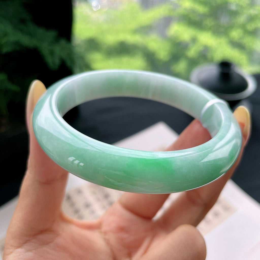 大圈口 细糯种飘绿正圈平安镯60.1圈 天然缅甸A货翡翠（yc473053）