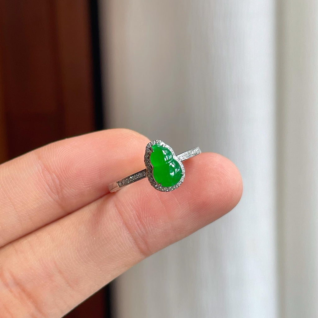 18k金镶糯冰满绿翡翠葫芦戒指（yc251036）