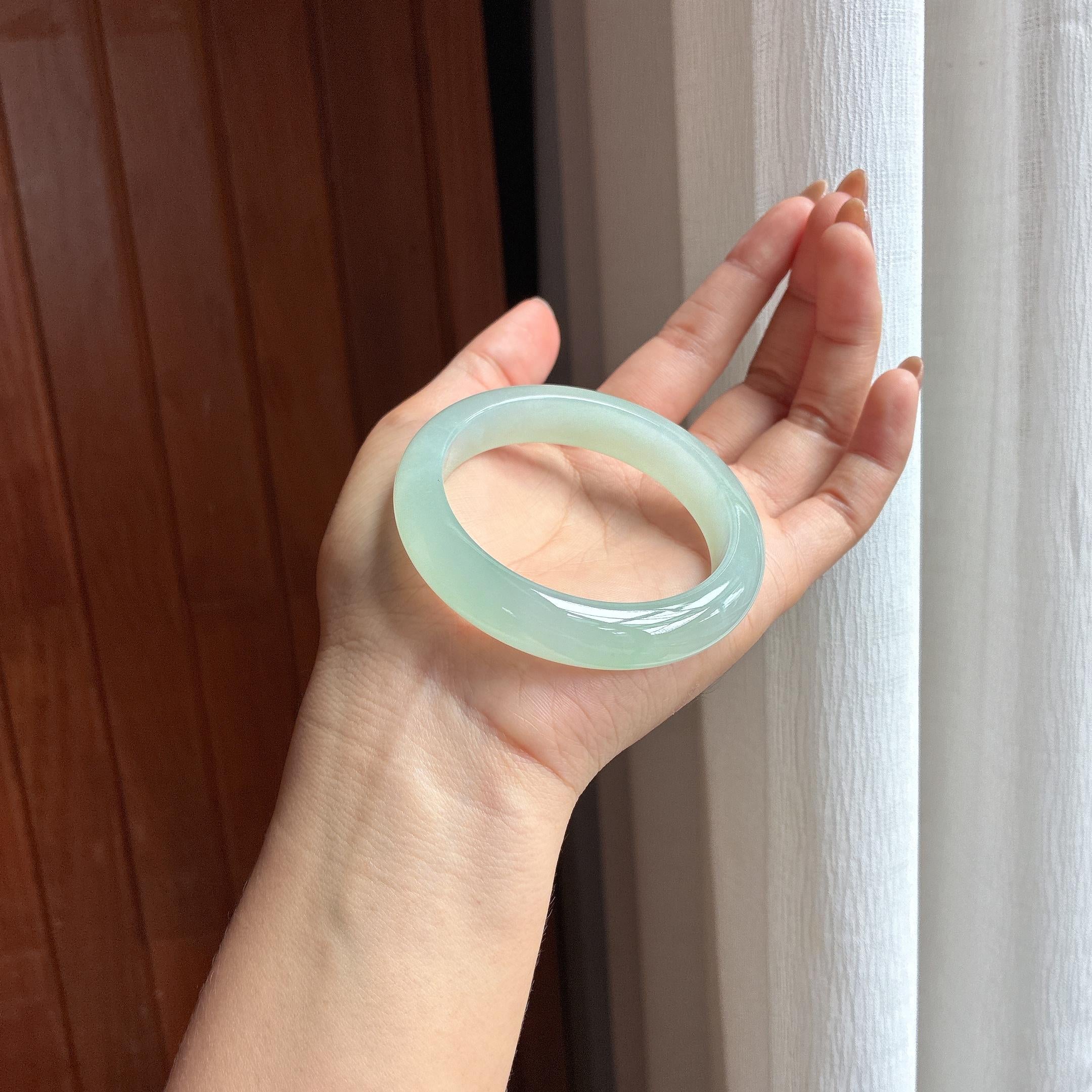 Vòng tay bình an tròn đều, nền băng mỏng dẻo mịn, size 55, ngọc phỉ thúy tự nhiên loại A Myanmar (yc451493)