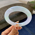糯冰种春彩圆条手镯（55.5mm）（yc249444）