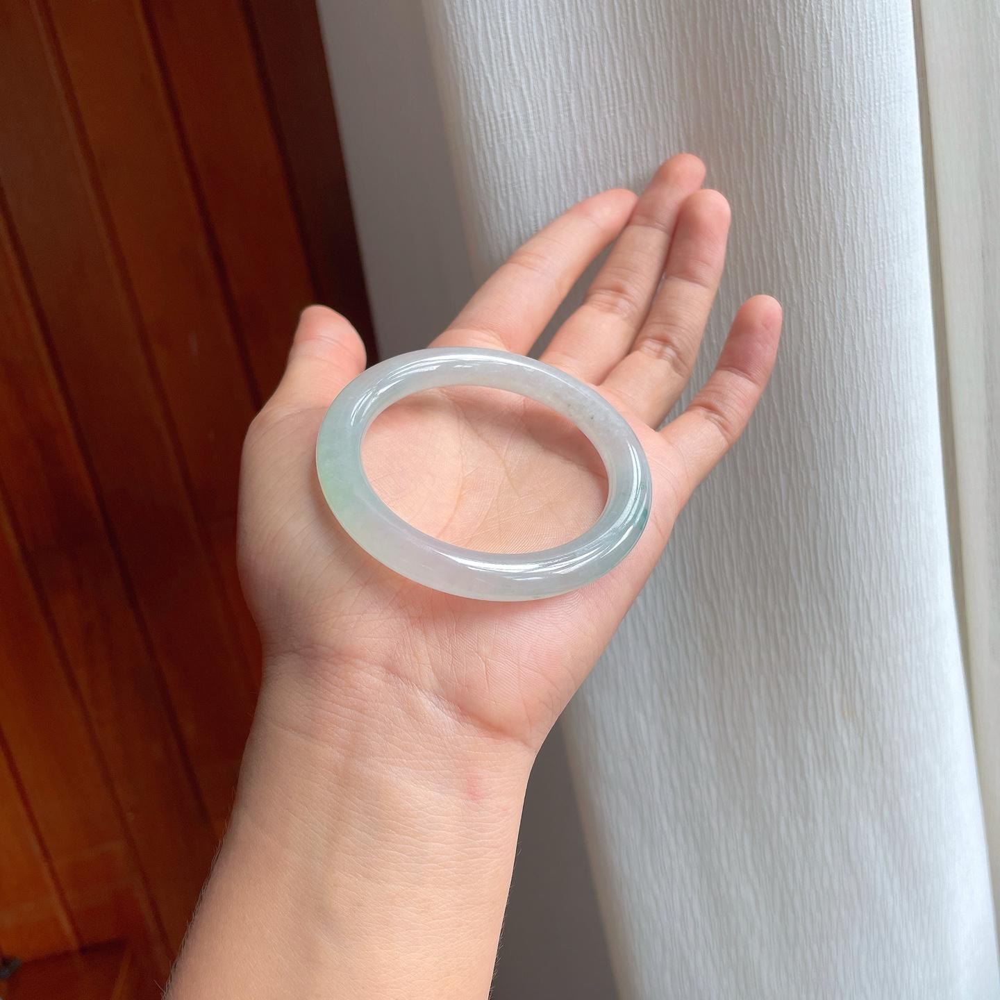 冰种飘花翡翠圆条手镯（50.5mm）（yc254044）