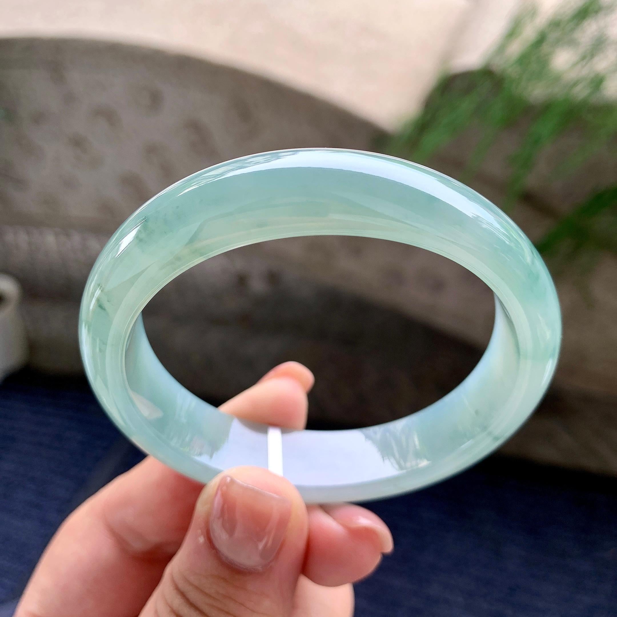 糯冰种蓝底飘蓝花贵妃手镯 54.6圈口 天然缅甸A货翡翠（yc481968）
