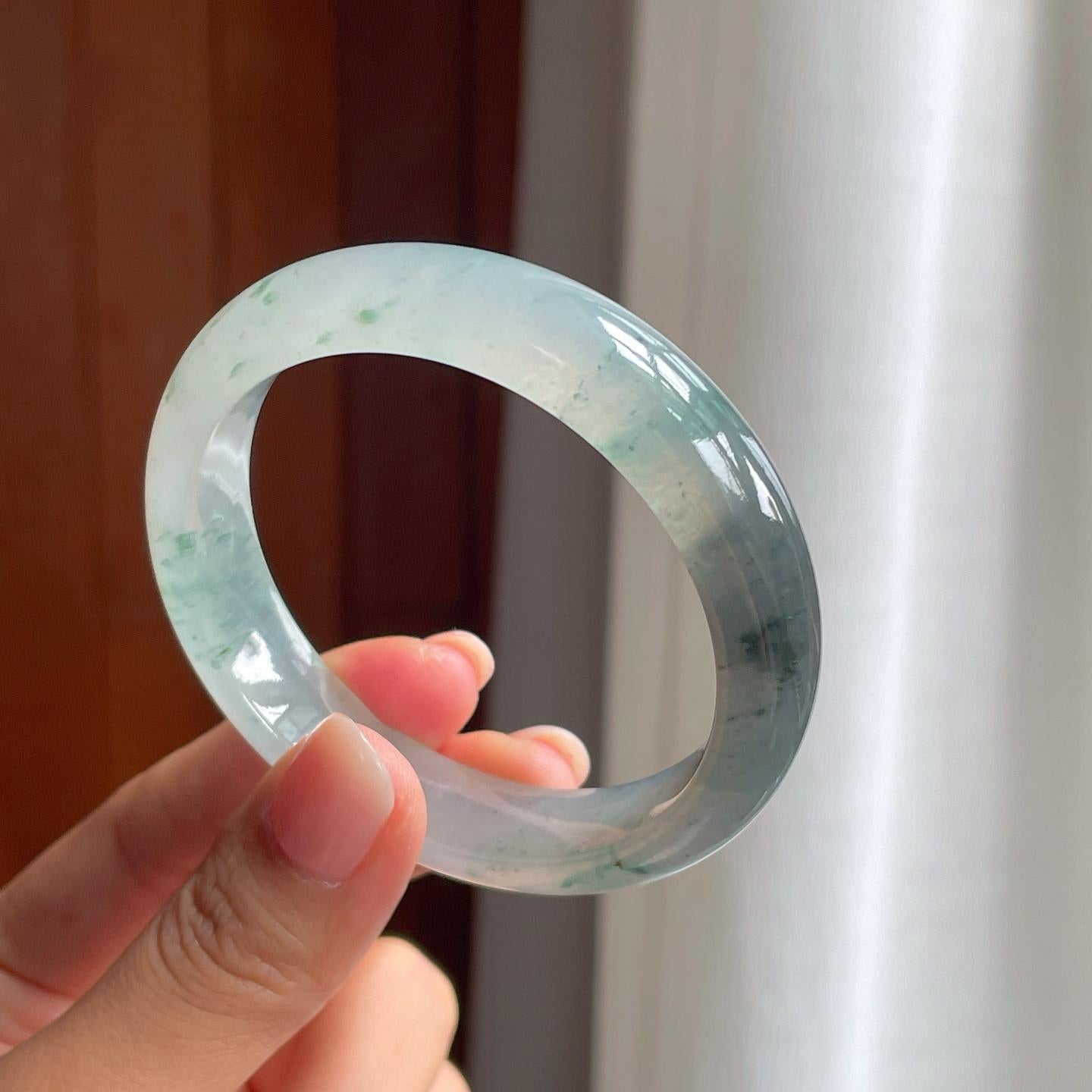 冰种乌鸡飘花翡翠平安镯（55mm）（yc380329）