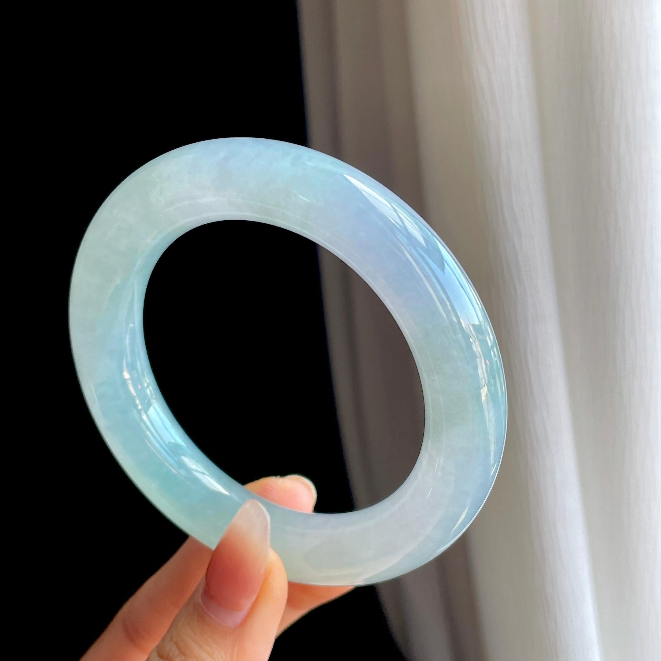 冰种淡底色翡翠圆条手镯（58mm)（yc324017）