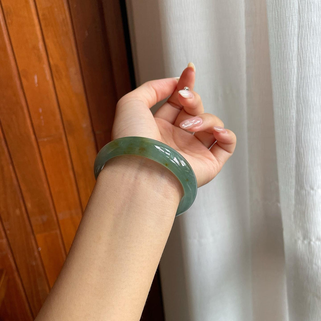 糯冰种湖水绿带黄翡翡翠平安镯（56mm）（yc216819）