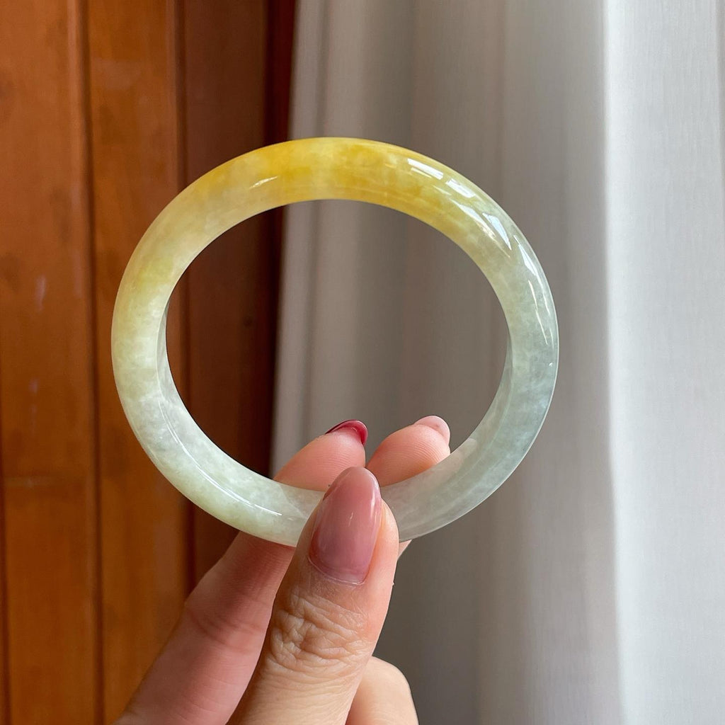 糯冰带黄翡翡翠平安镯（56.7mm）（yc305924）