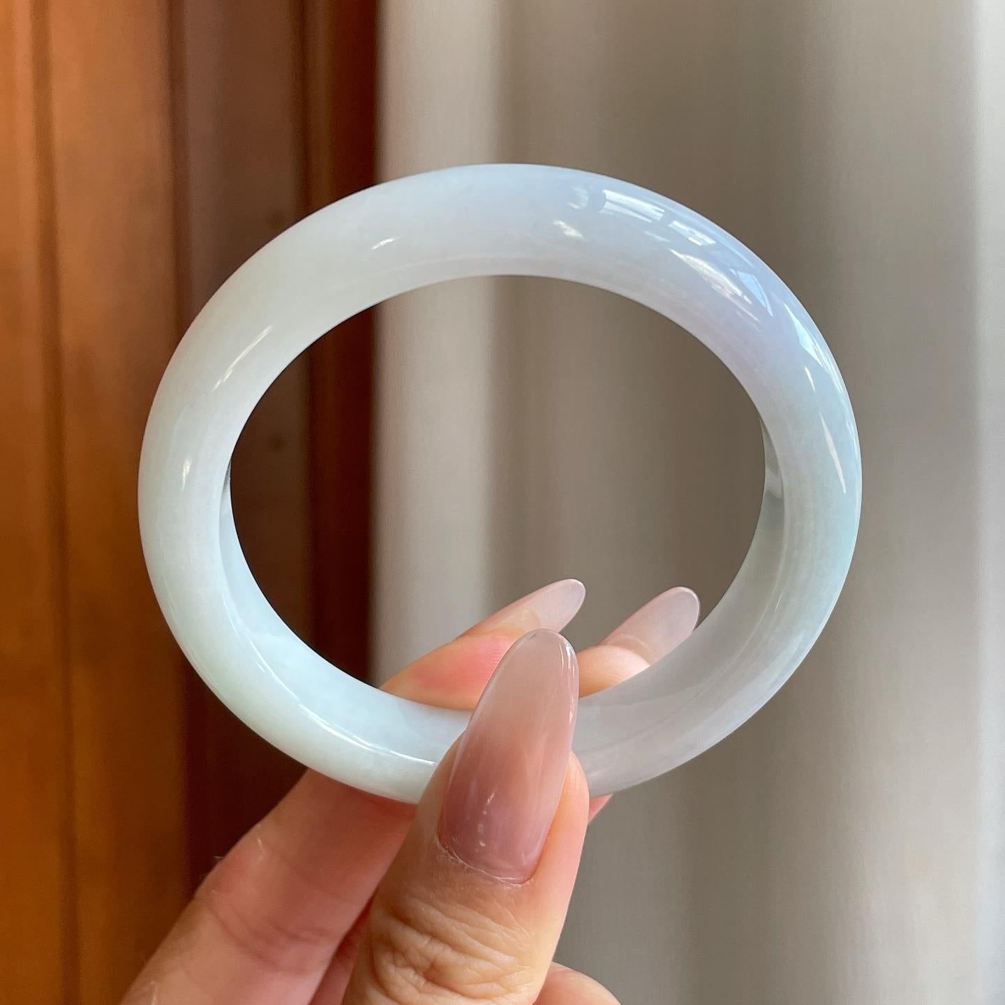 细糯冰带淡椿翡翠平安镯（53mm）（yc279897）