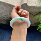 糯种飘绿圆条手镯（56.5mm）（yc280860）