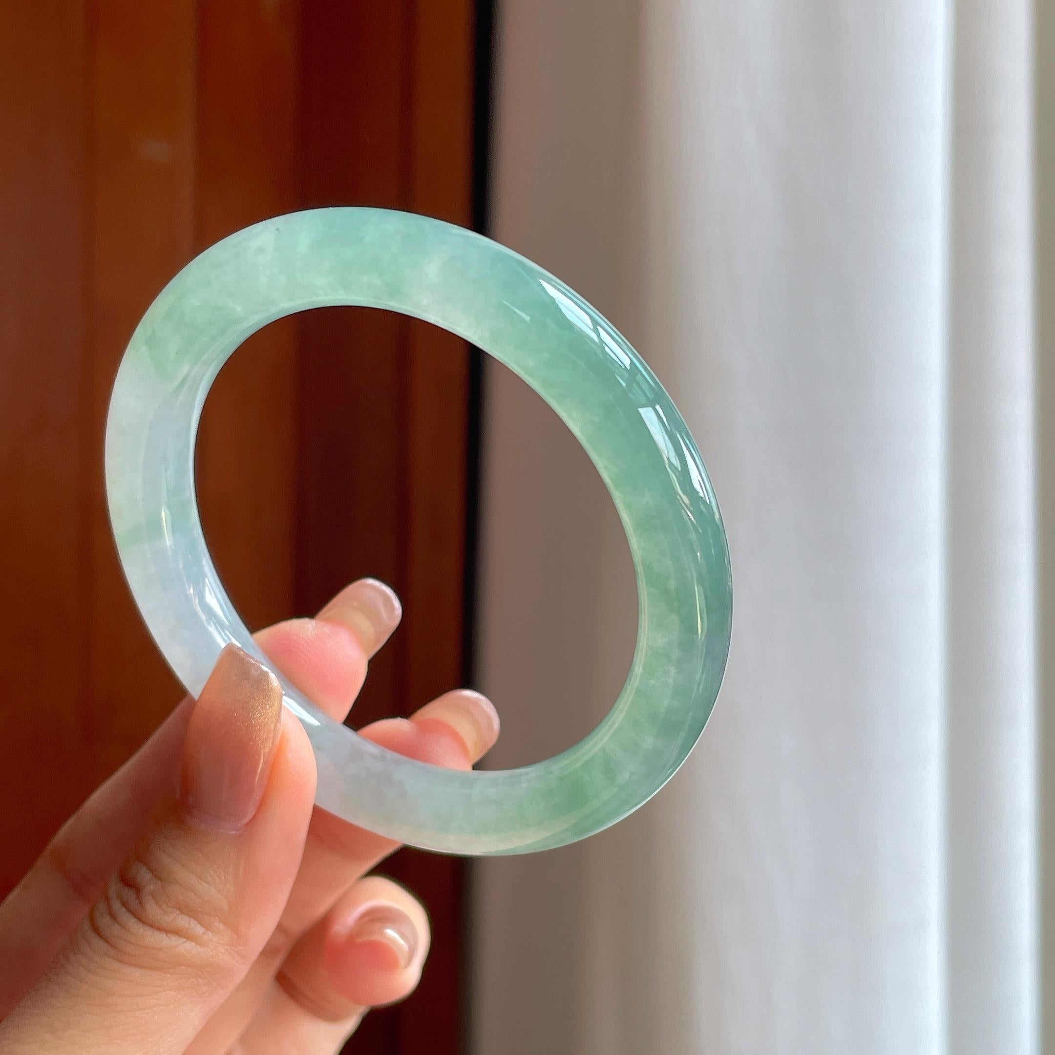 冰种晴底翡翠圆条手镯（55.7mm）（yc373523）