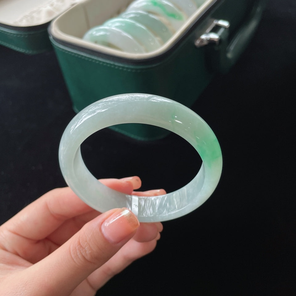 糯冰白底青正圈翡翠手镯（55.5mm）（yc019899）