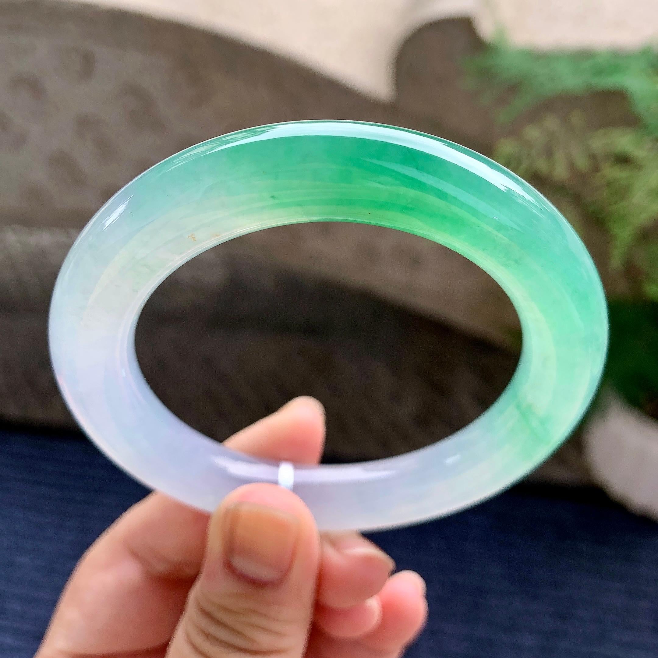 糯冰种淡春彩圆条手镯（56mm）（yc233911）