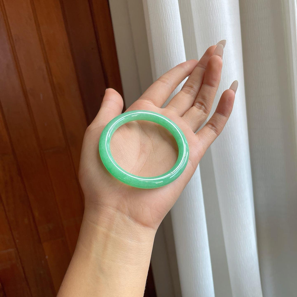糯冰果绿翡翠圆条手镯（50.5mm）（yc274566）
