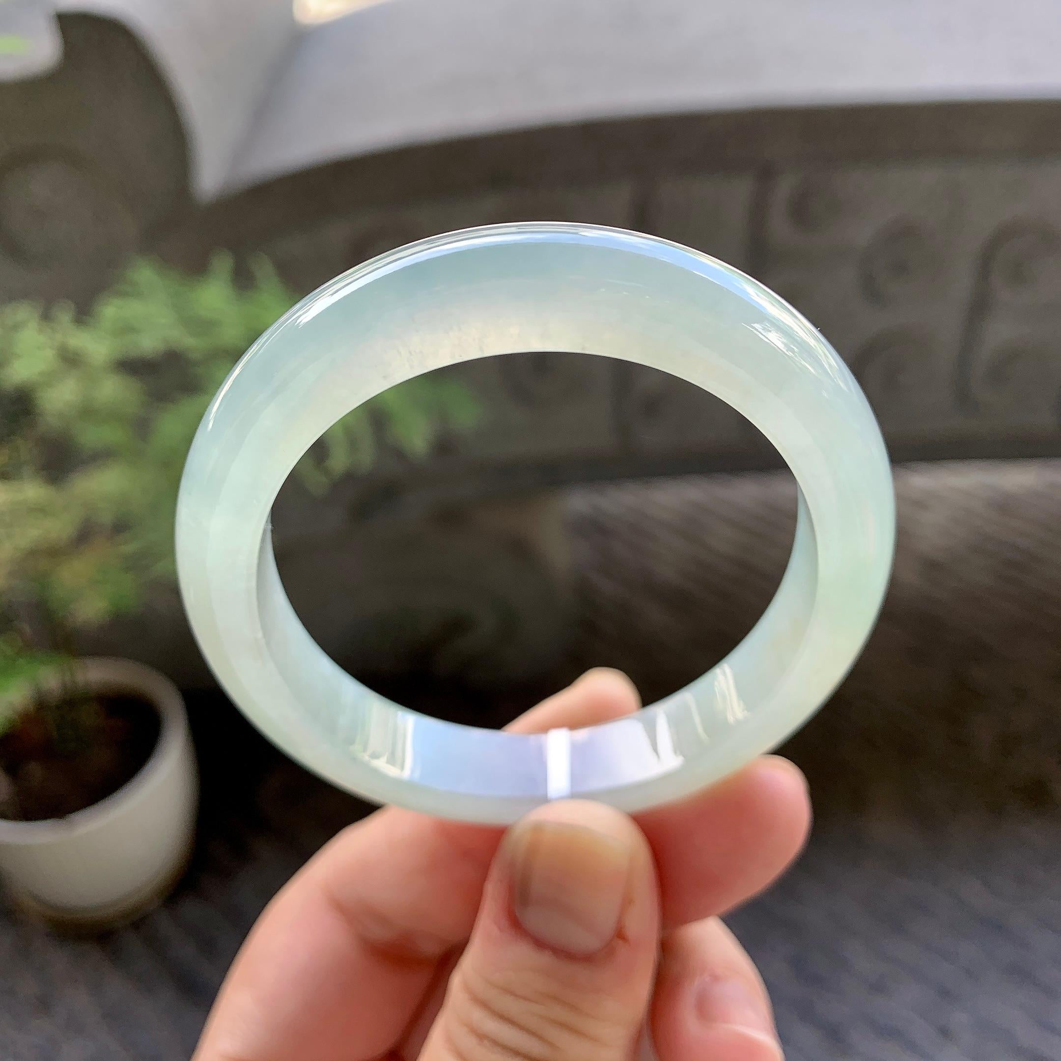 细糯种淡晴底洒金贵妃手镯（55.3mm）（yc243900）