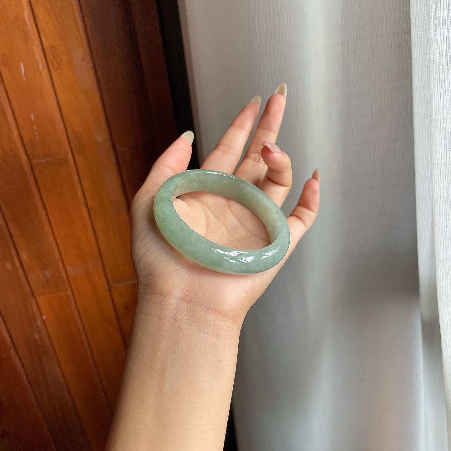 糯种湖水绿翡翠平安镯（58mm）（yc217408）