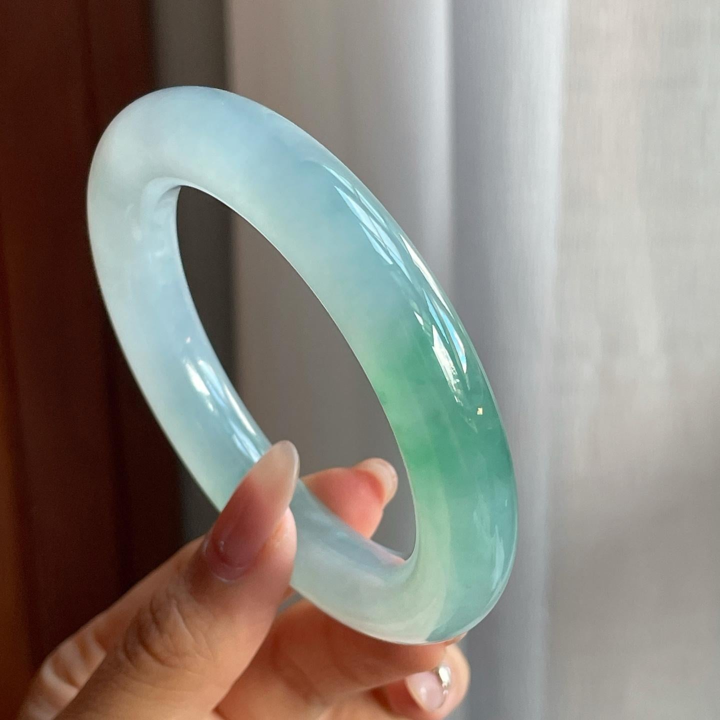 冰种飘绿花翡翠圆条手镯（55mm）（yc194195）