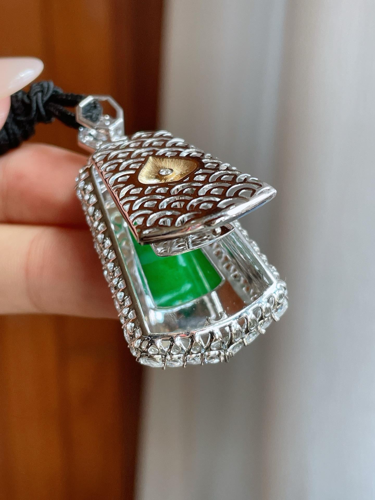 18k金镶糯冰满绿翡翠无事牌（yc241845）