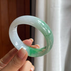 糯冰淡春底带色翡翠宽版镯（52.5mm）（yc400211）