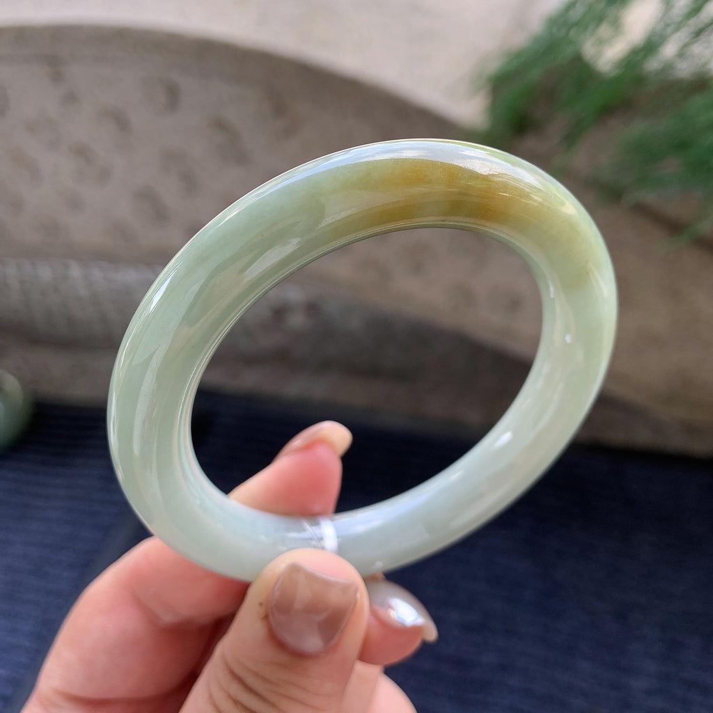 糯种黄翡圆条手镯  55.5圈口  天然缅甸A货翡翠（yc424751）
