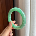 糯冰果绿底带色翡翠圆条手镯 55圈（yc436064）