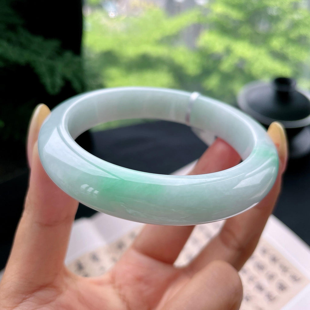 大圈口 细糯种飘绿正圈平安镯60圈 天然缅甸A货翡翠（yc473055）