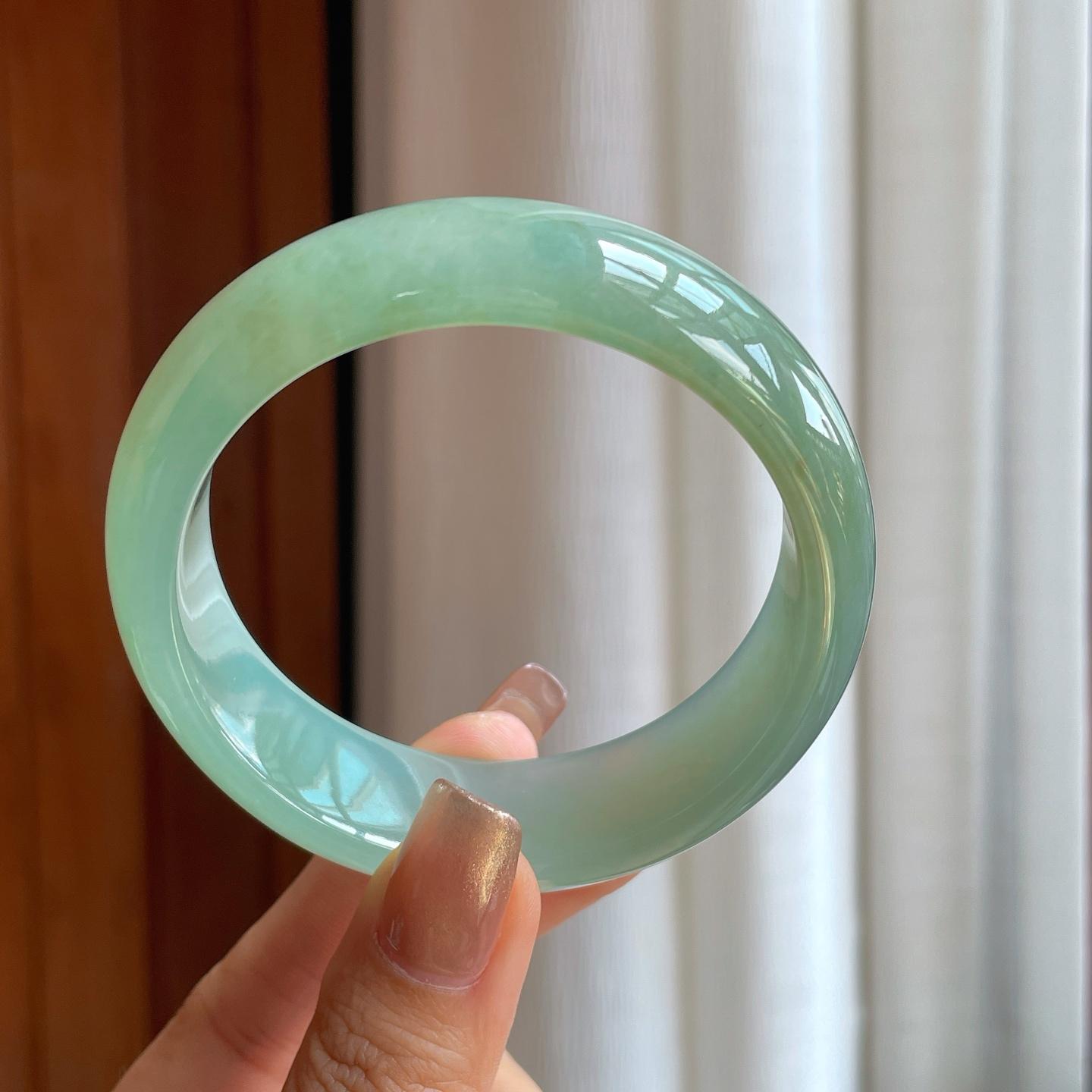 糯冰晴底宽版翡翠平安镯（58mm）（yc373872）