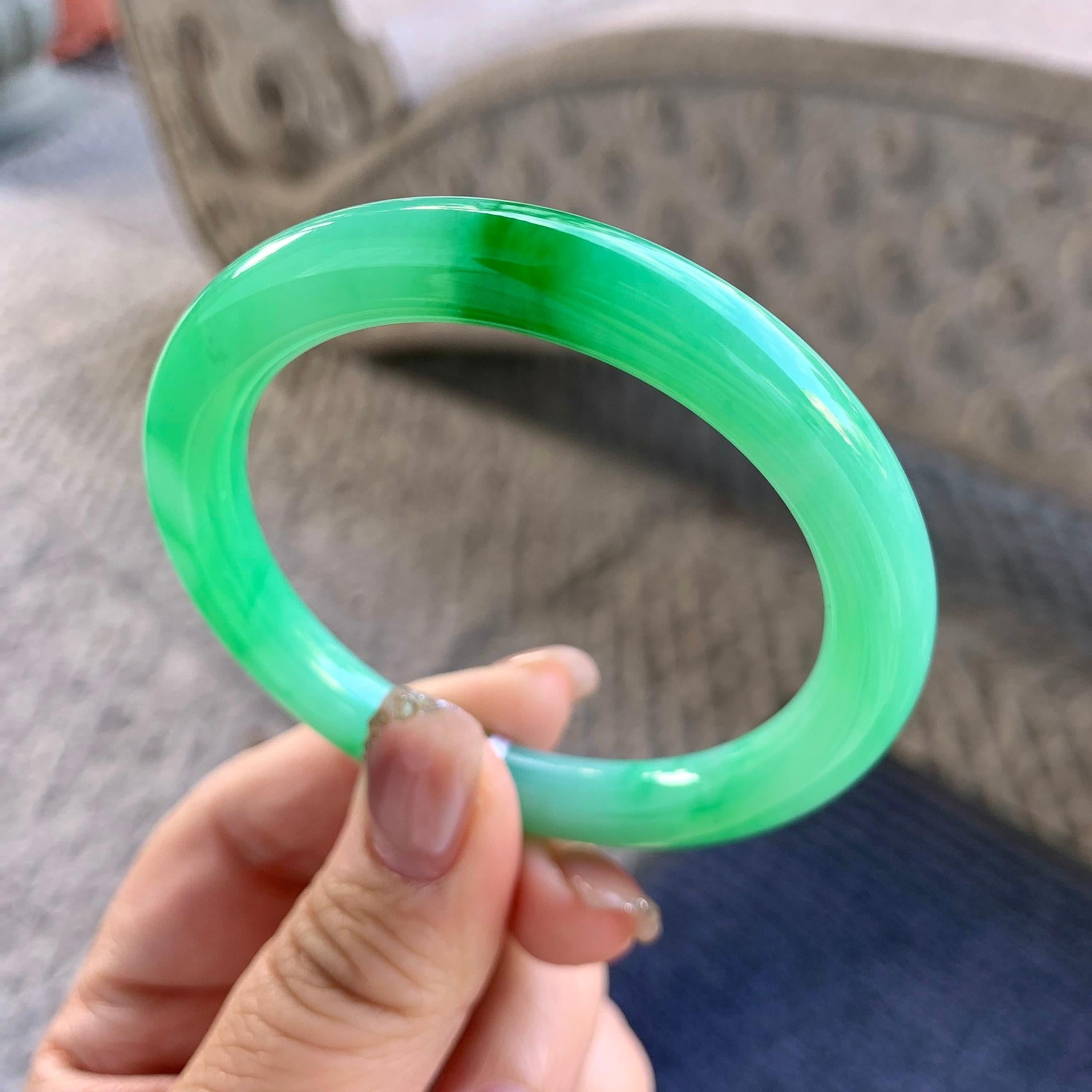 细糯种飘绿圆条手镯（53.5mm）（yc290960）