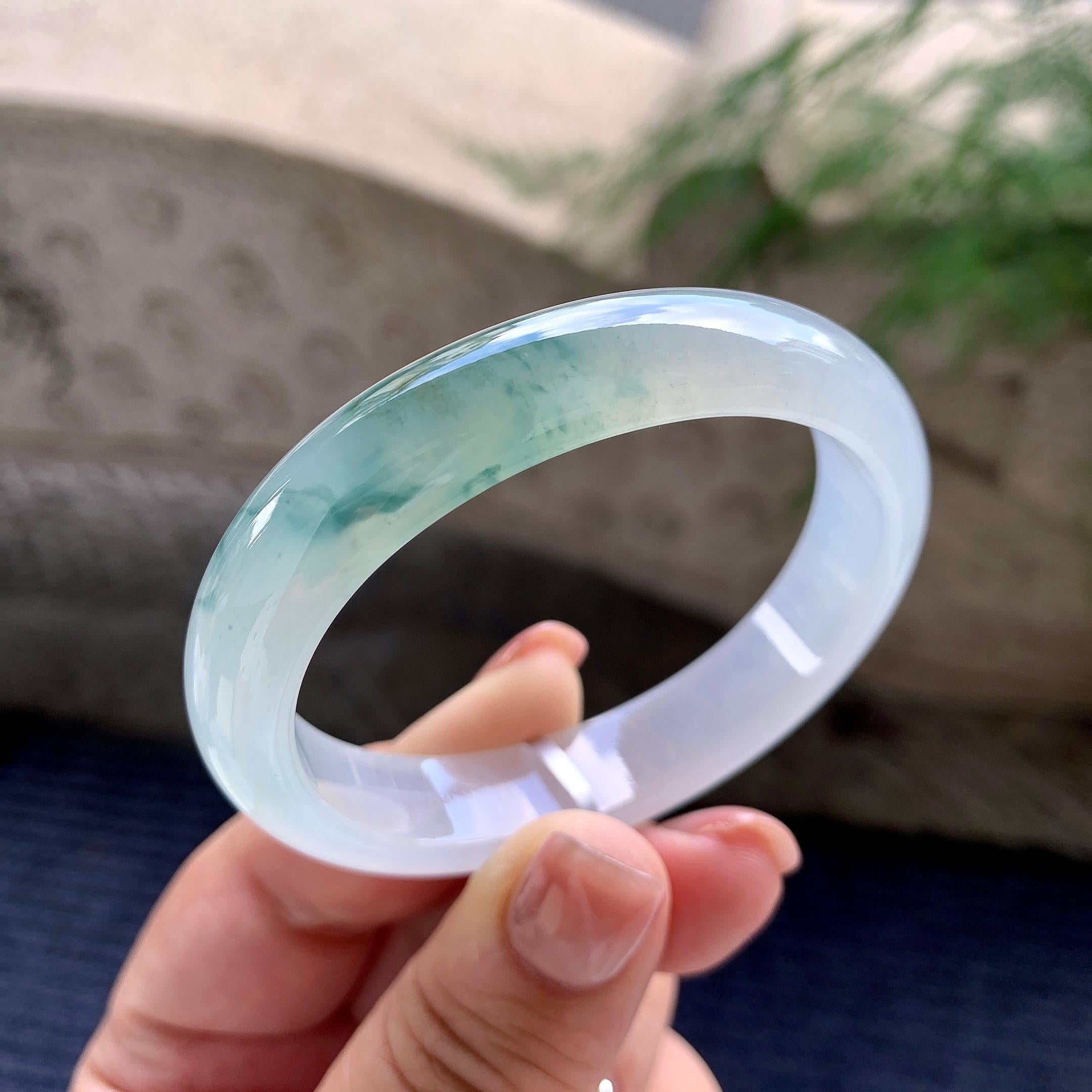 糯冰种飘蓝花贵妃手镯 53.8圈口 天然缅甸A货翡翠（yc483943）